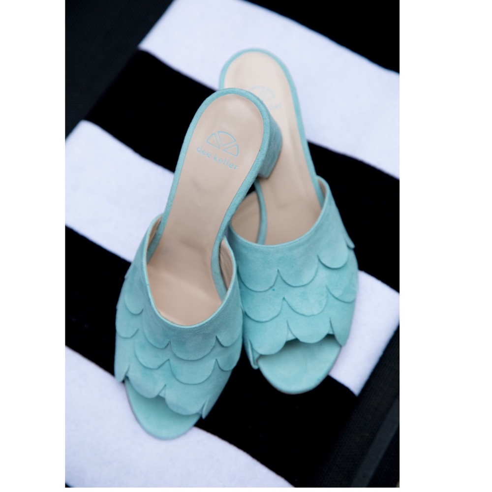 Dee Keller Blue Scalloped Heels - Picture 1 of 6